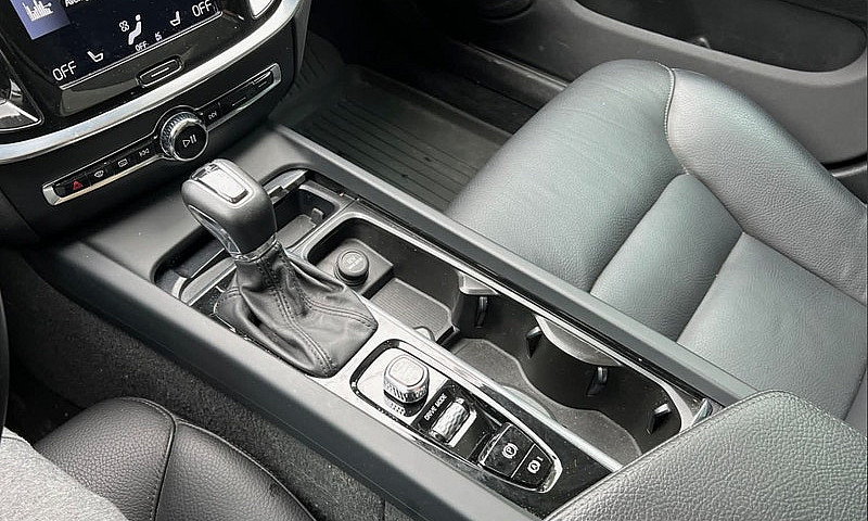 2020 Volvo S60 T6 Mo...