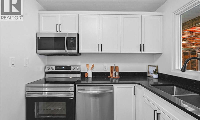 5004 1St Avenue Regi...