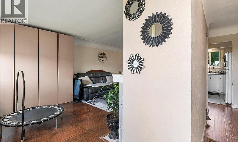 565 Baker St Saanich...