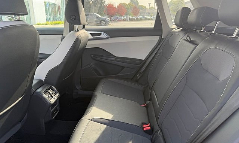 2025 Volkswagen Taos...