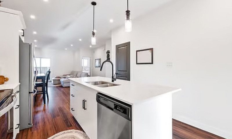 3 Bedroom Bungalow C...