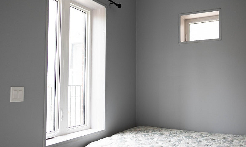 Bachelor Apartment F...
