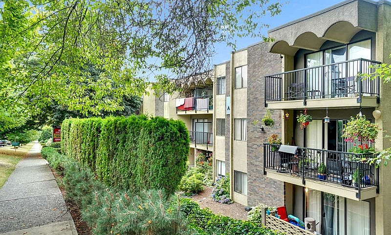 Park Astoria Apartme...