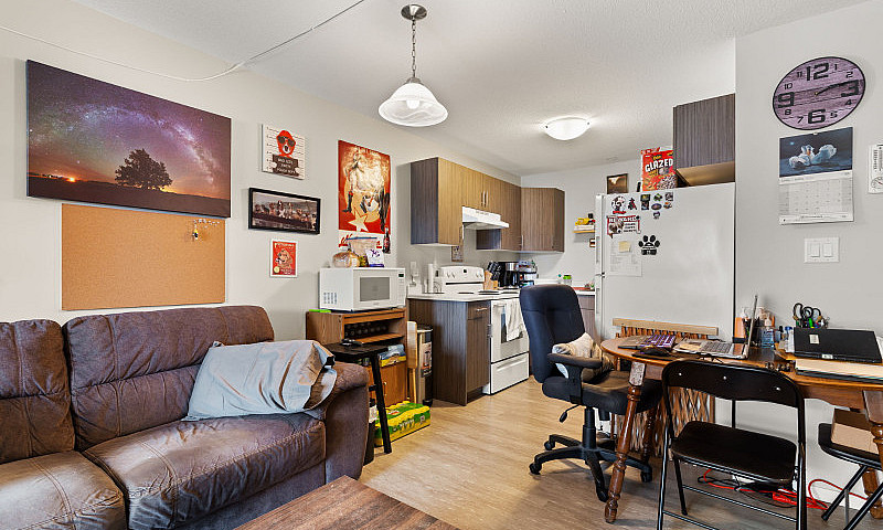 6547 Rochdale Blvd -...