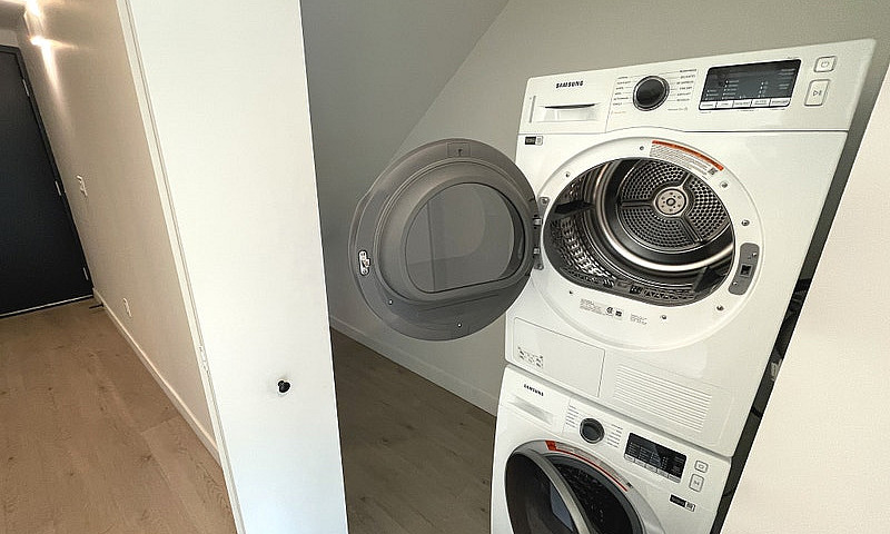 123 James Ave - 1Bed...