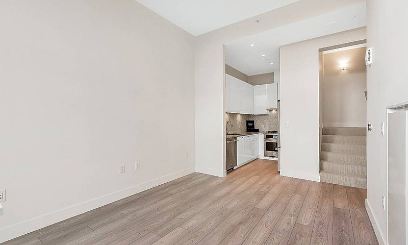 3559 E Kent Ave N...