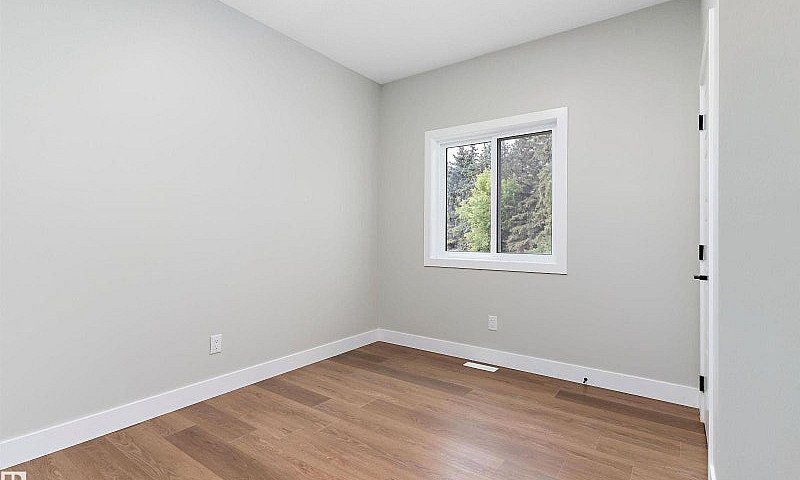 5020 50 St Calmar, A...