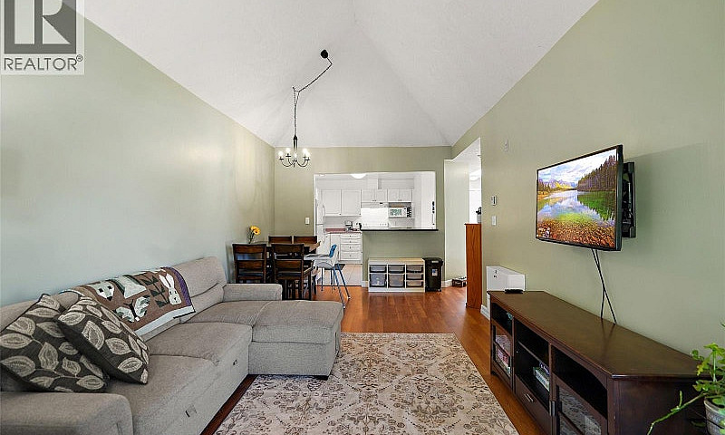 306 3400 Quadra St S...