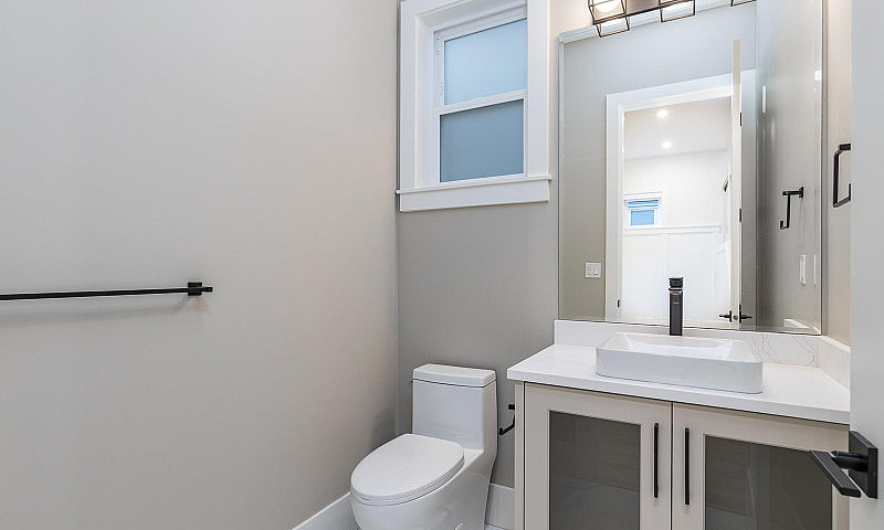 16732 20A Avenue Sur...