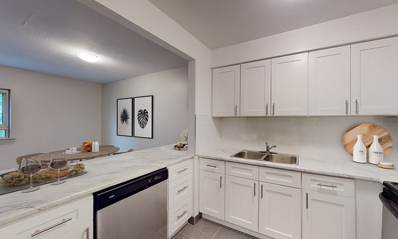323 Niagara Blvd - 1...