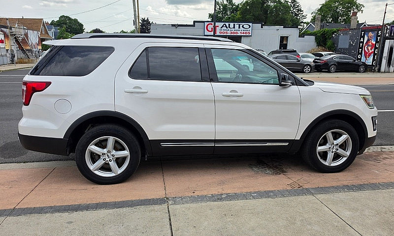 2017 Ford Explorer X...