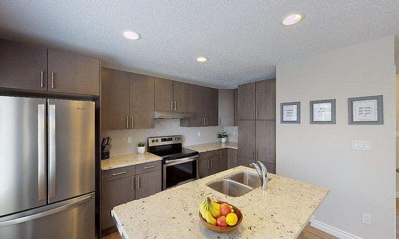 Trendy 3 Bdrm Townho...