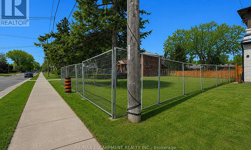 19A Broadview Avenue...
