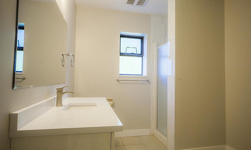 11604 75A Avenue Del...