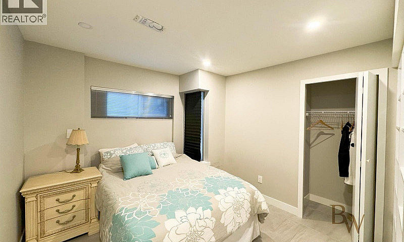 Lower 1328 Nanton Av...