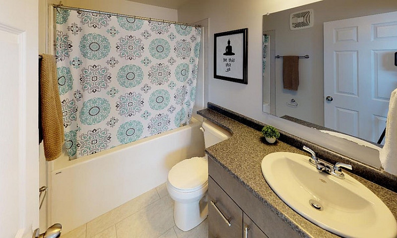 Trendy 3 Bdrm Townho...
