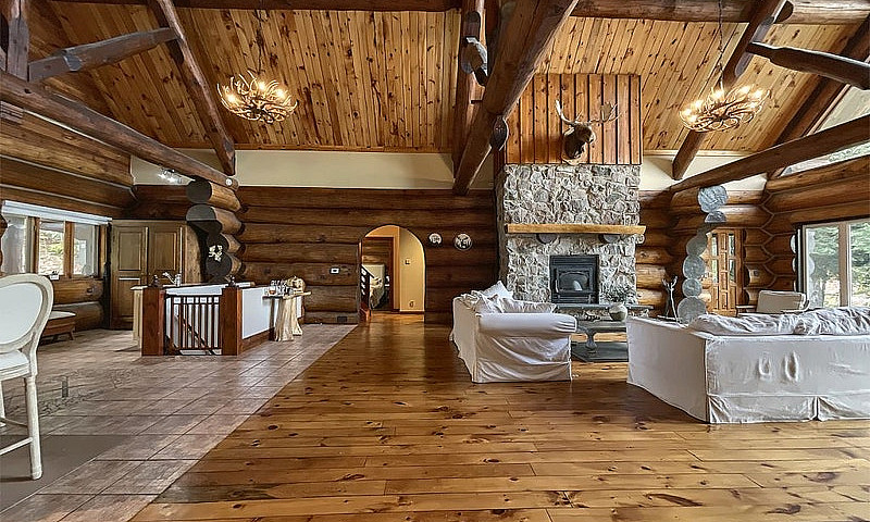 $1,295,000 - 1 1/2 S...