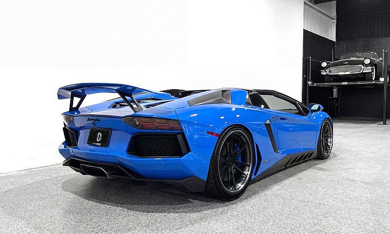 2015 Lamborghini Ave...