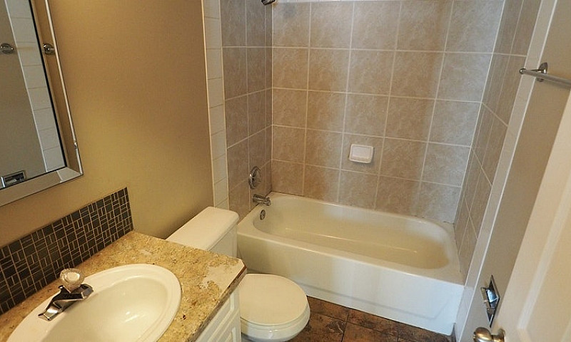 2 Bedroom Condo! In-...