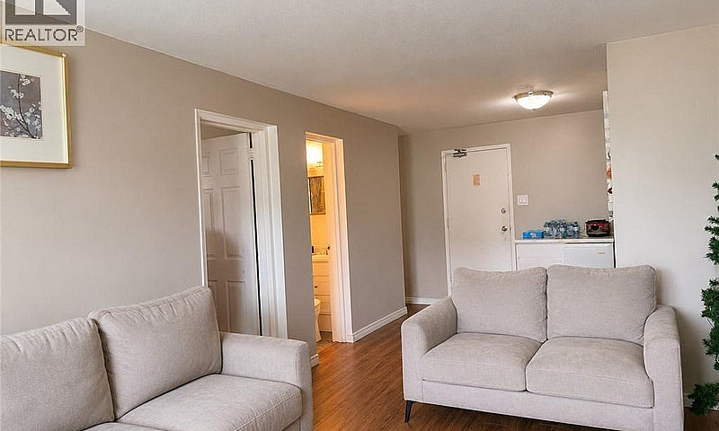 633 Barber Avenue N ...