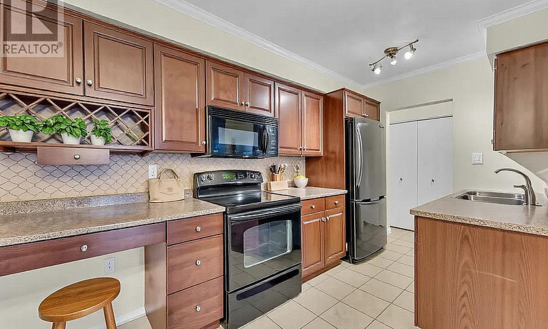 302 36 E 14 Avenue V...