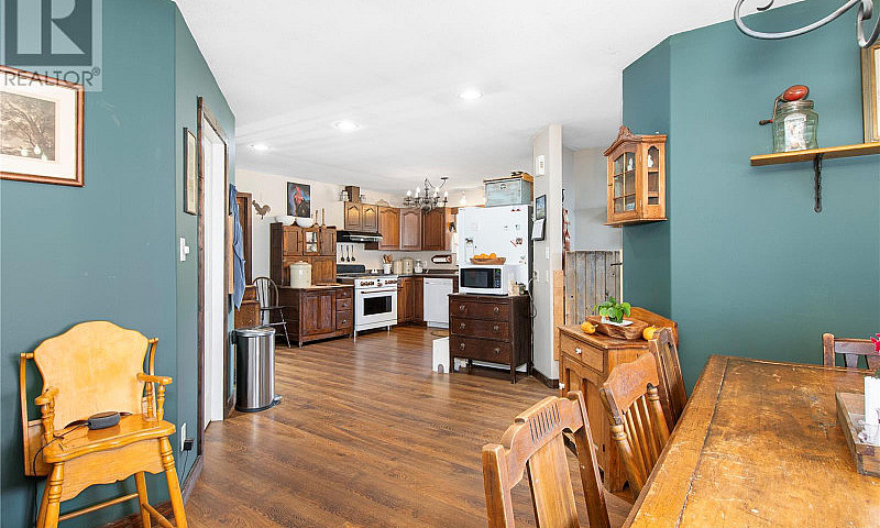 870 Sayward Rd Saywa...