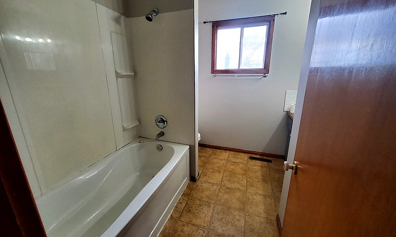 3 Bed, 2 Bath Half D...