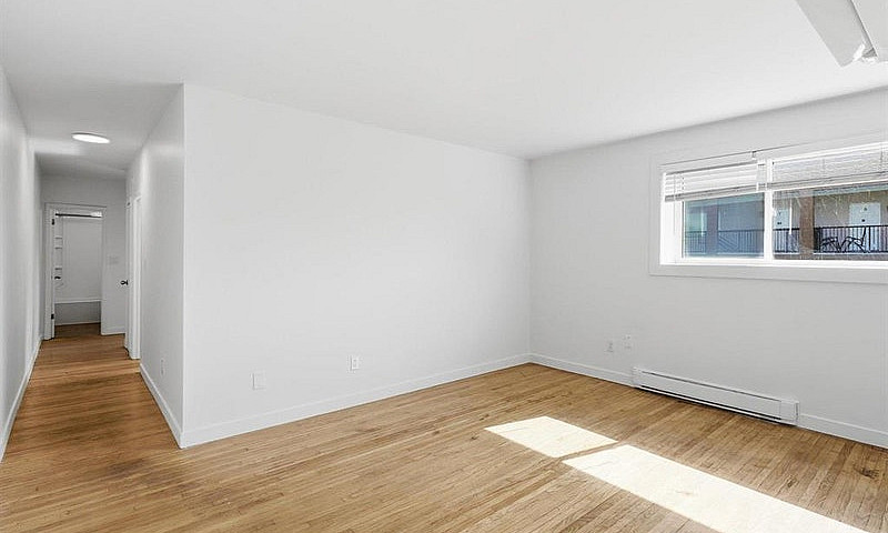 9 394 Talbot Avenue ...