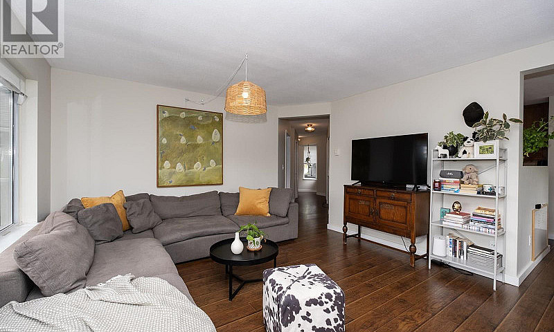 1 756 Gibsons Way Gi...