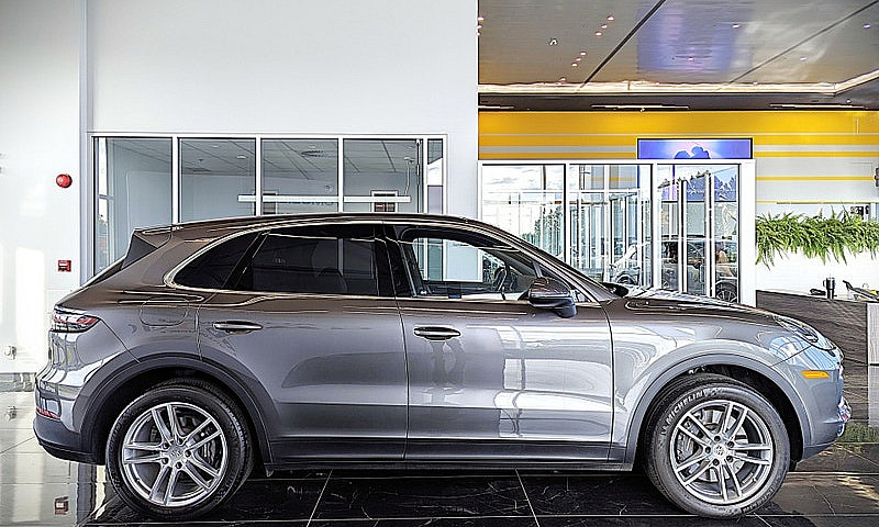 2022 Porsche Cayenne...
