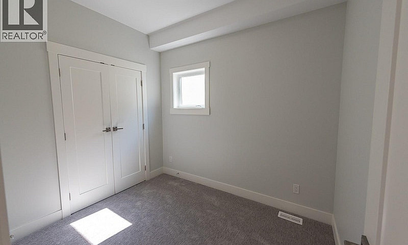 742 Kamloops Avenue ...