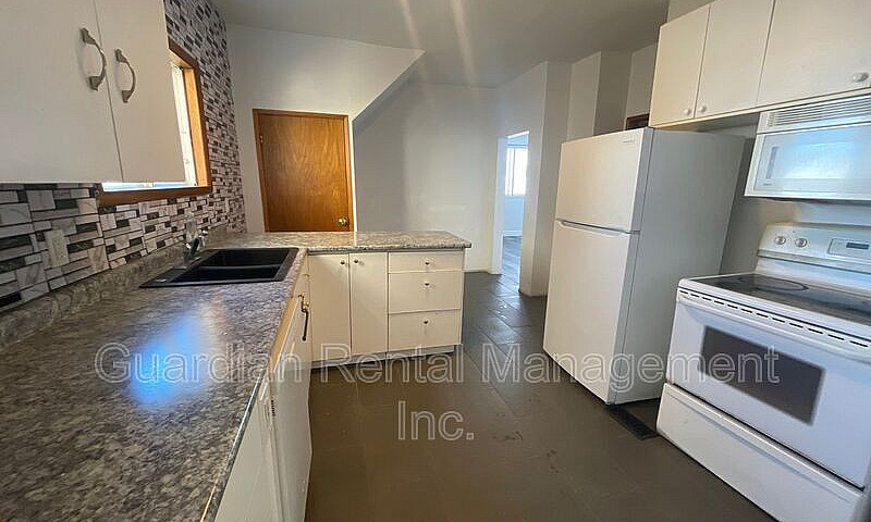 Bright & Spacious 4-...
