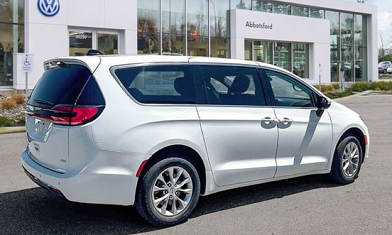 2023 Chrysler Pacifi...