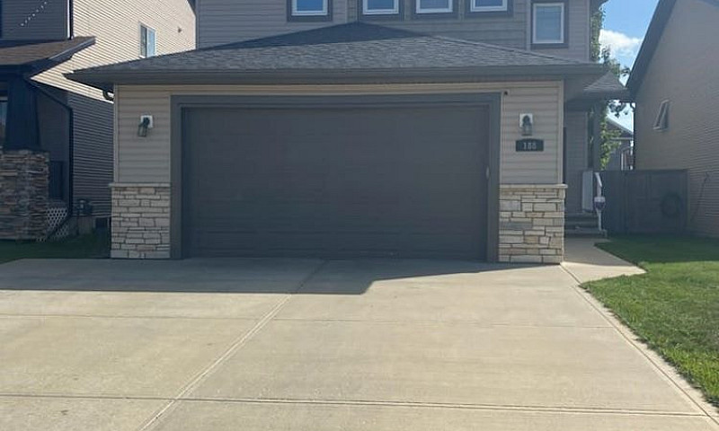 Spacious 4-Bedroom W...