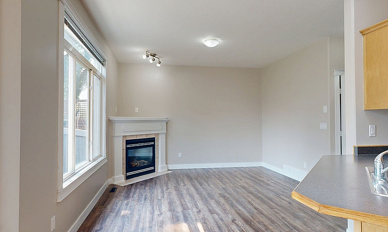 #8166/ 2 Bed/2.5 Bat...