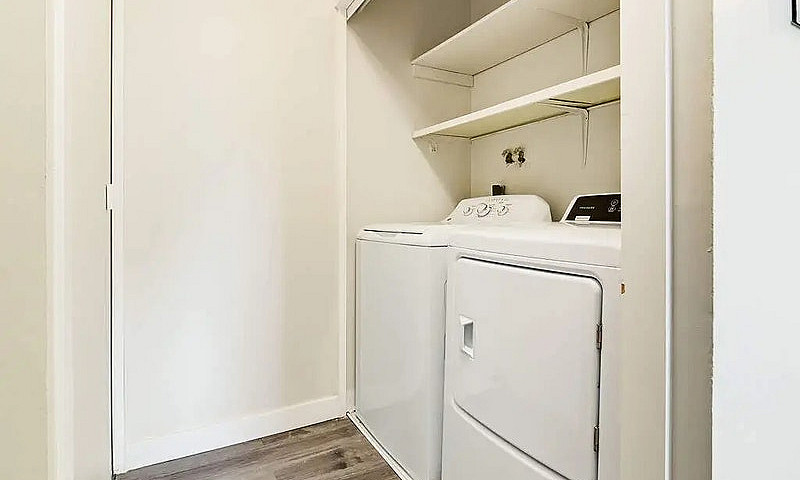 Apartments With In S...