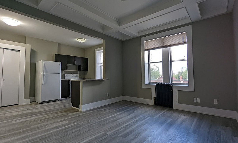 368 Tweedsmuir Avenu...