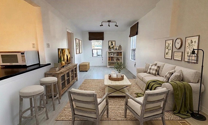 Bright 2-Bedroom Apa...