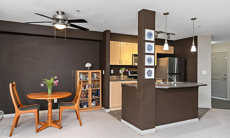 3 Bedroom/2 Bath/2 P...