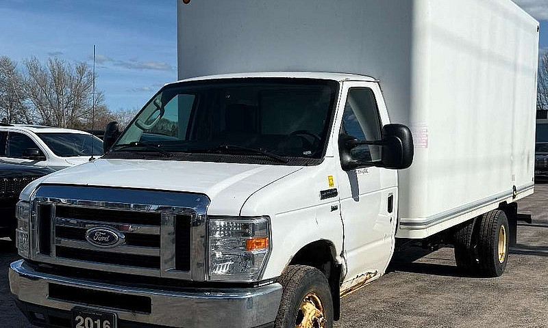 2016 Ford E-450 Bein...