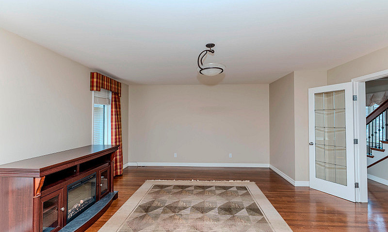 356 Fairbrooke Cres ...