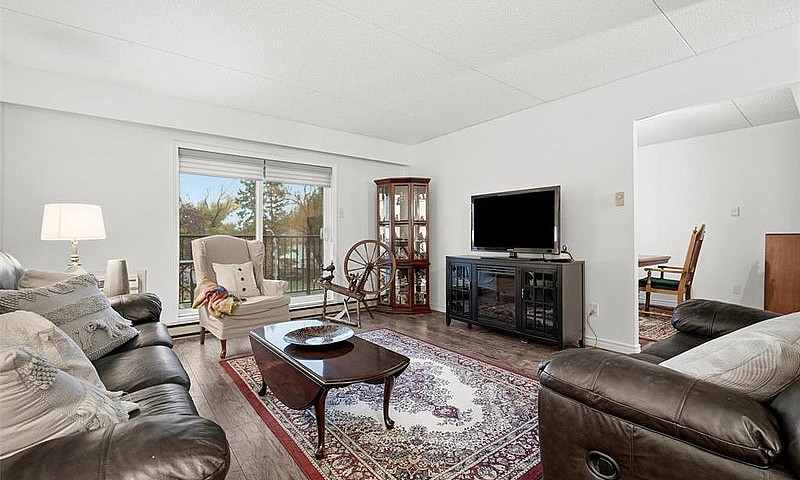 4B 1975 Corydon Aven...