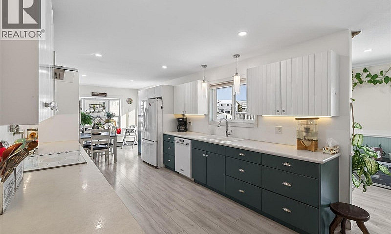 2952 Clapperton Aven...
