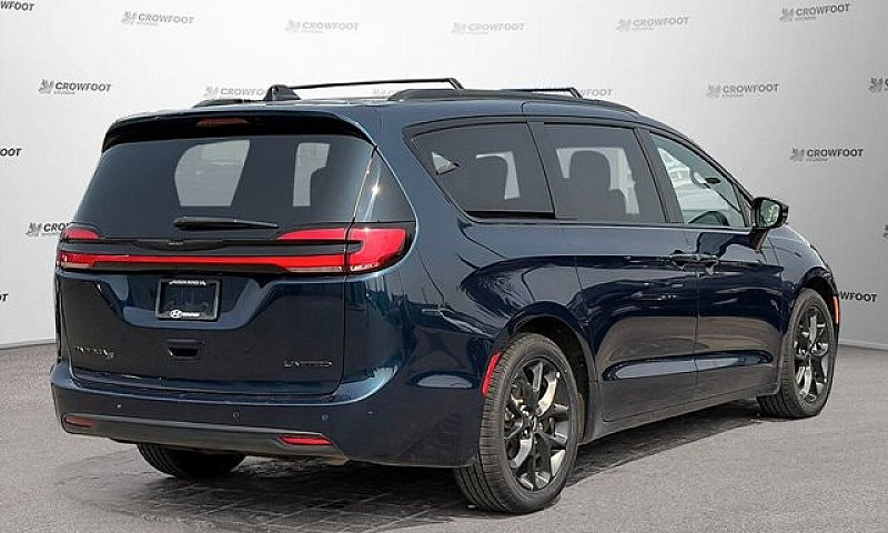2025 Chrysler Pacifi...