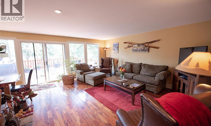 1306 Selkirk Drive G...