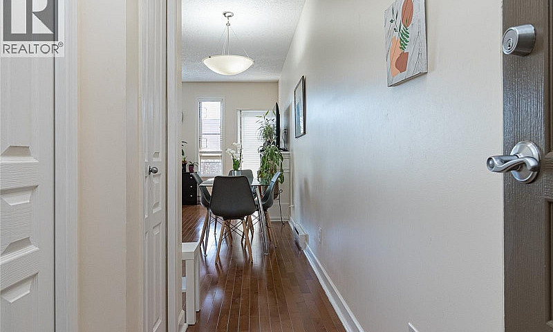 401 825 Goldstream A...