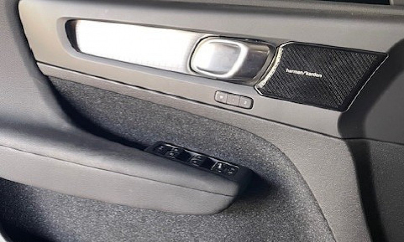 Volvo Xc 40 Black Su...