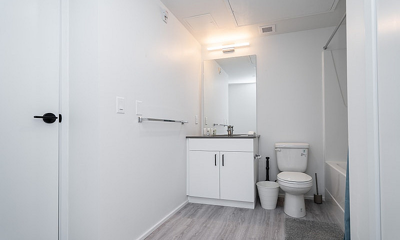 Modern 1Br/1.5Bath I...