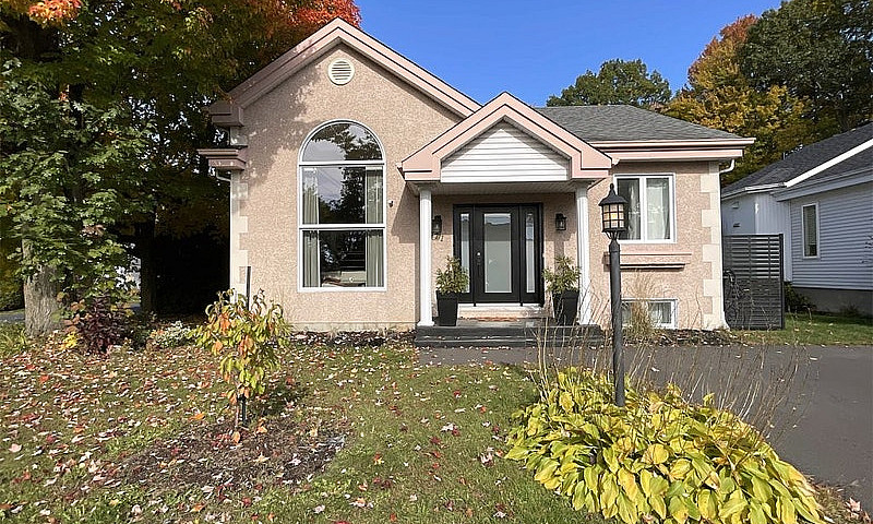 $689,000 - Bungalow ...