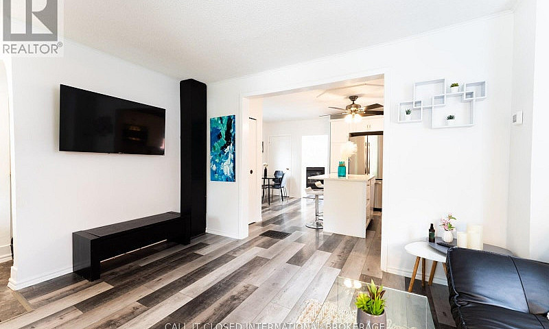 326 Smith Street Cen...